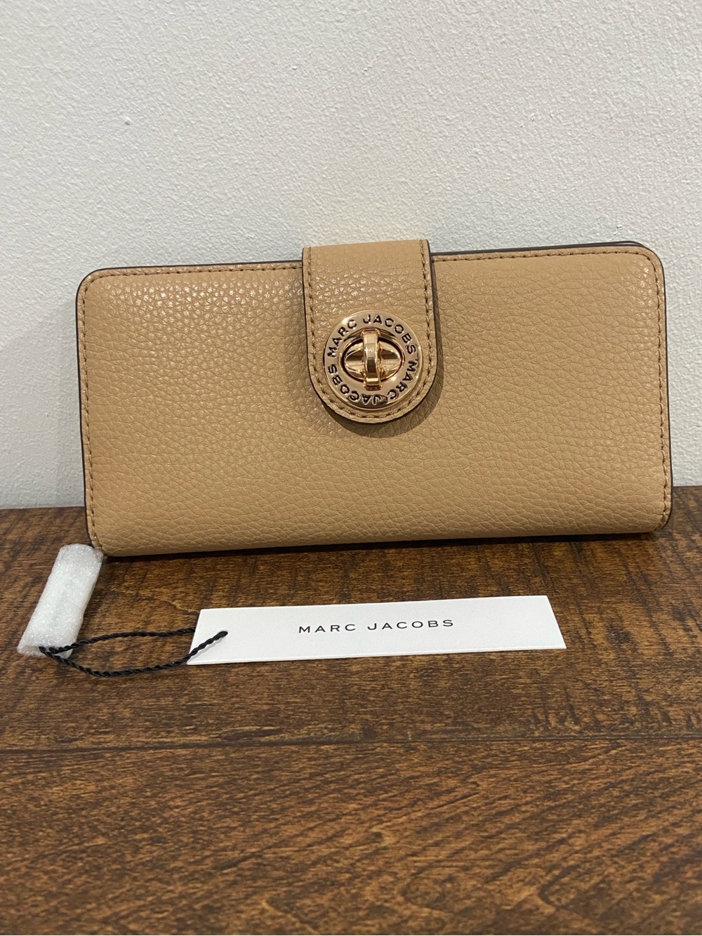 Marc Jacobs Signet Turnlock Slim Wallet in the Color Iced Coffee